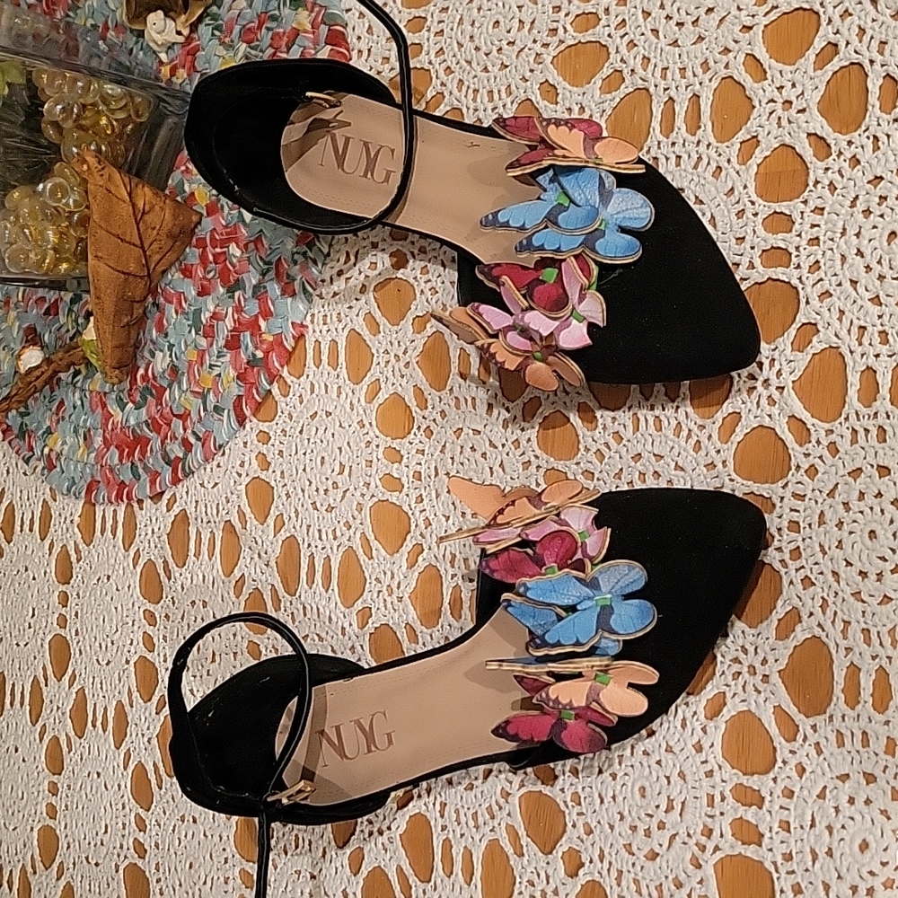 NUYG butterfly flats. Size 9